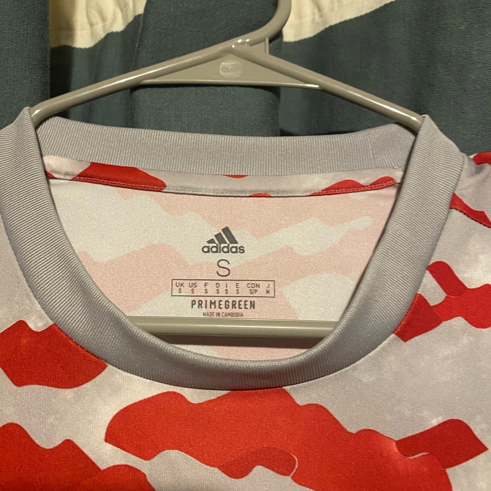 Adidas Red and White Manchester United - Picture 4 of 6